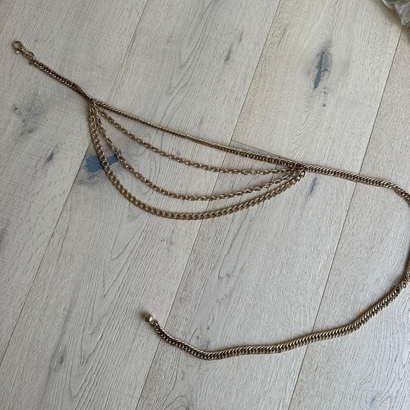 Gold chain belt - Picture 1 of 3